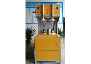 轉(zhuǎn)盤式噴砂機(jī)06